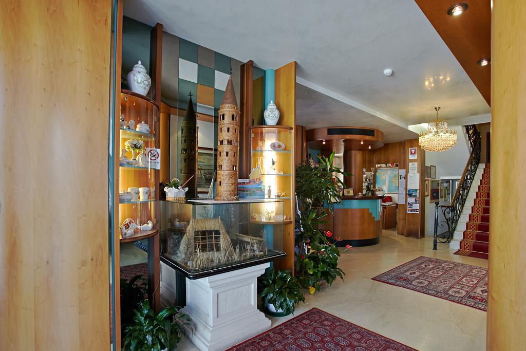 Hotel Sara Caorle Exterior photo